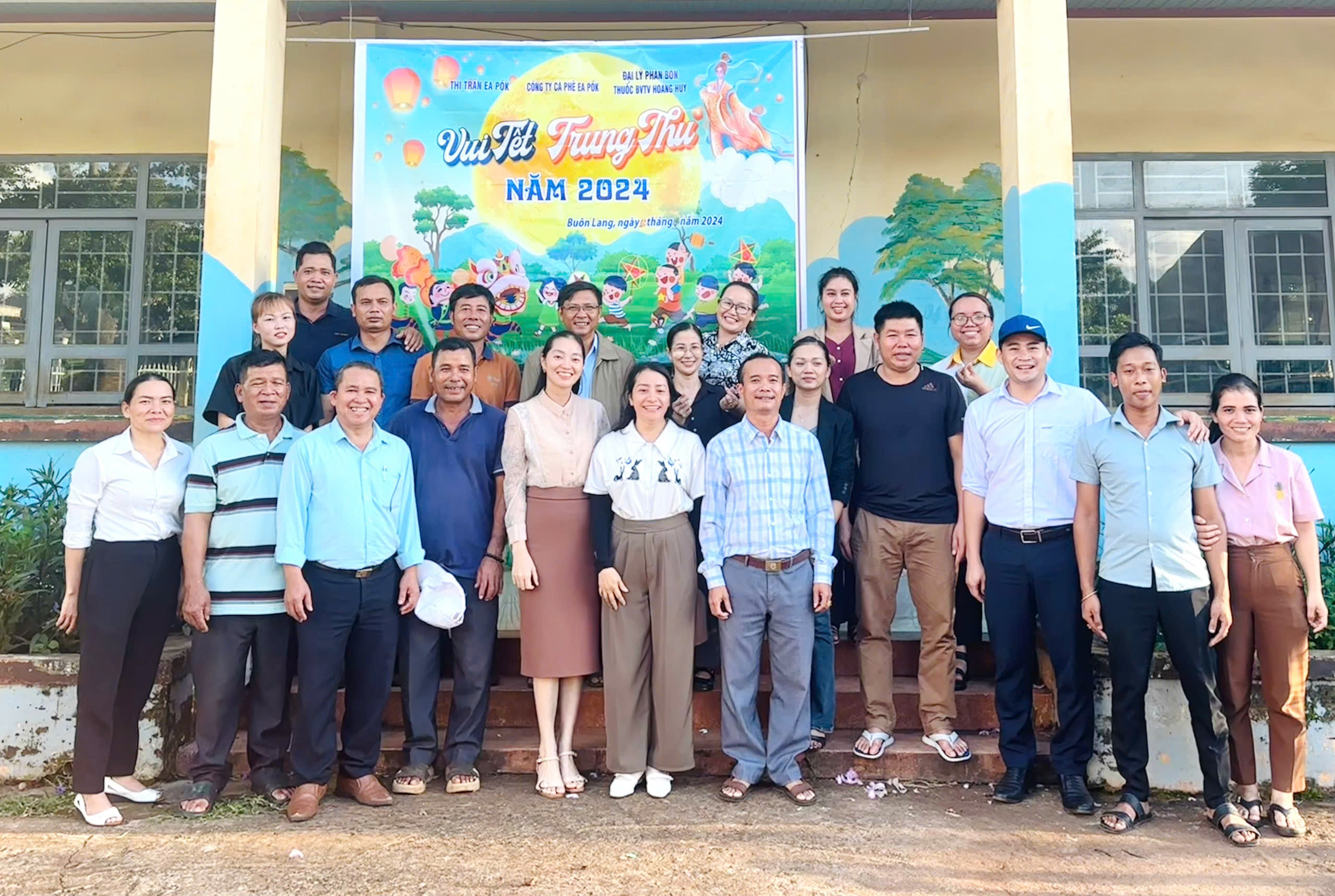 tập thể tỏ chức trung thu tại Buôn Lang